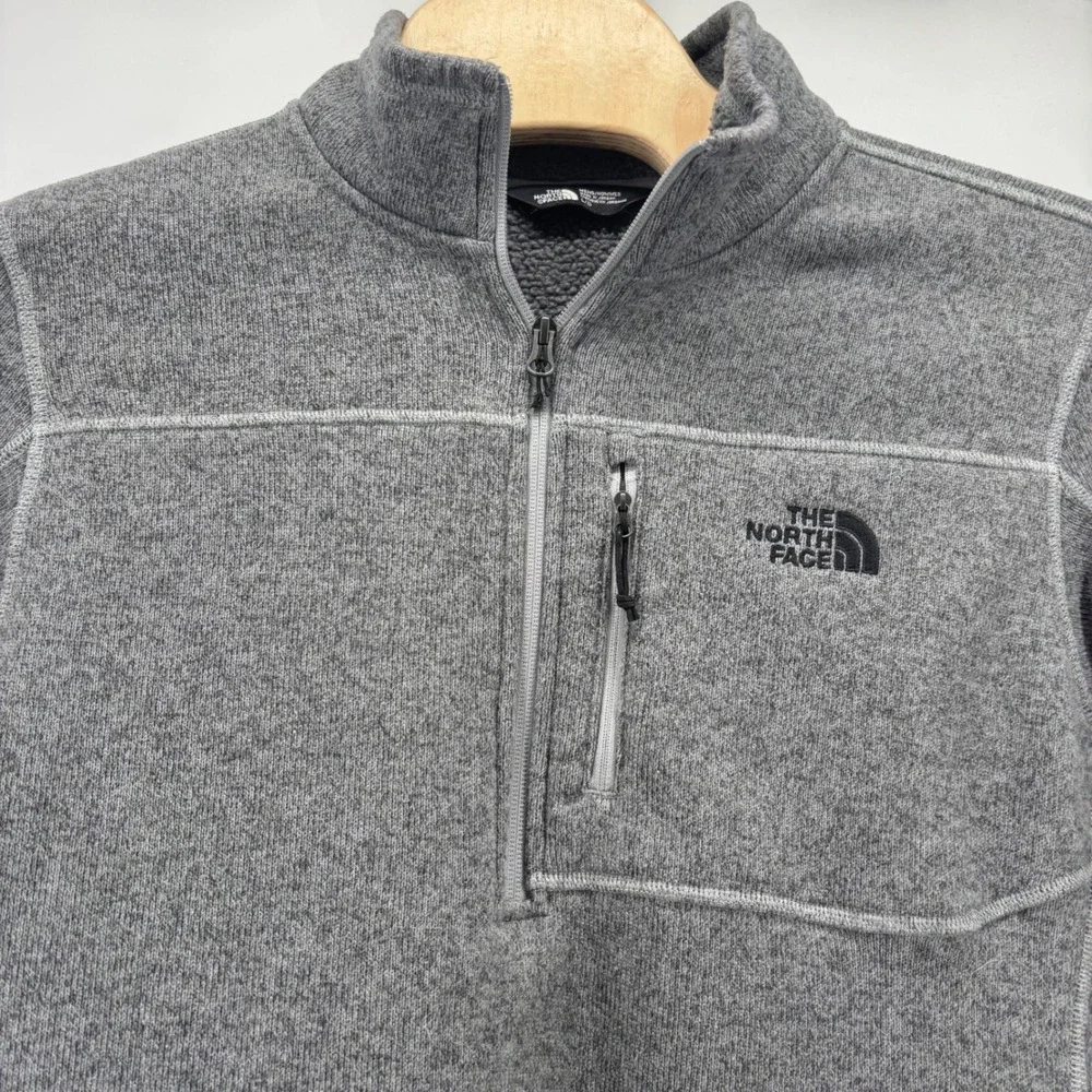 The North Face Gordon Lyons Quarter Zip Mens Large Grey Sweater Knit Fleece